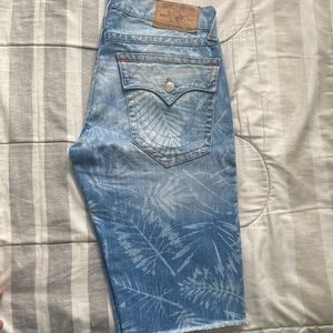True religion light cut off jeans in perfect condition